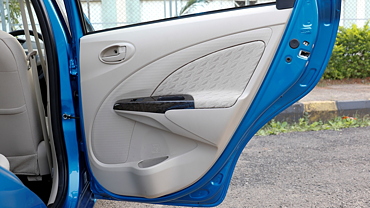 Toyota etios online door panel