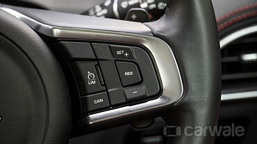 Jaguar F-Pace [2016-2021] Steering Mounted Audio Controls