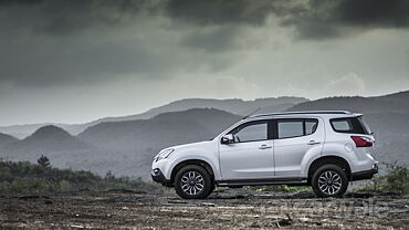 Discontinued Isuzu MU-X 2018 Right Side