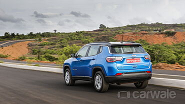 Discontinued Jeep Compass 2017 Driving