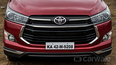 Toyota Innova Crysta [2016-2020] Front View