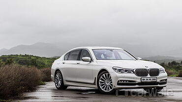 Discontinued BMW 7 Series 2016 Right Front Three Quarter