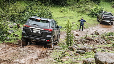 Discontinued Toyota Fortuner 2016 Exterior