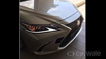 2019 Lexus ES spied undisguised