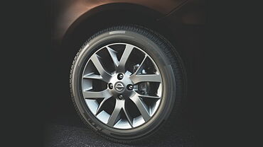 Nissan Sunny Wheels-Tyres