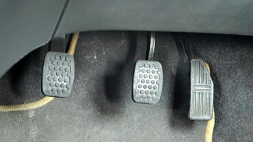 Discontinued Chevrolet Beat 2014 Pedals