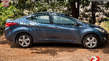 Discontinued Hyundai Elantra 2012 Right Front Three Quarter