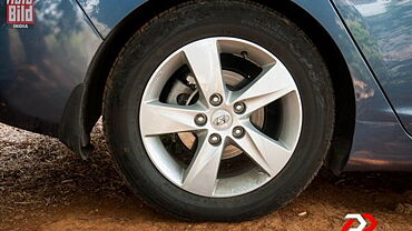 Discontinued Hyundai Elantra 2012 Wheels-Tyres