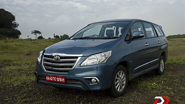 Discontinued Toyota Innova 2013 Right Front Three Quarter