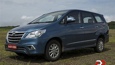 Discontinued Toyota Innova 2013 Right Front Three Quarter