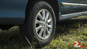 Discontinued Toyota Innova 2013 Wheels-Tyres