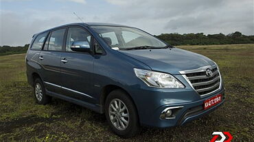 Discontinued Toyota Innova 2013 Front View