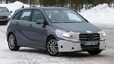 2015 Mercedes-Benz B-Class facelift caught in snow