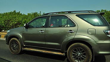 Discontinued Toyota Fortuner 2012 Driving