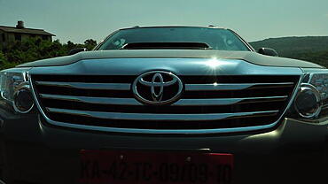 Discontinued Toyota Fortuner 2012 Exterior