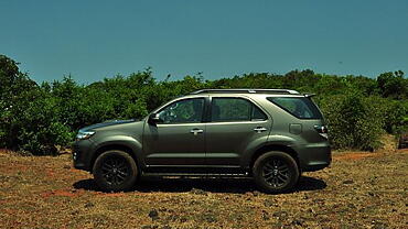 Discontinued Toyota Fortuner 2012 Front View