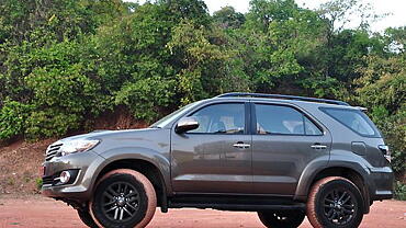 Discontinued Toyota Fortuner 2012 Right Side