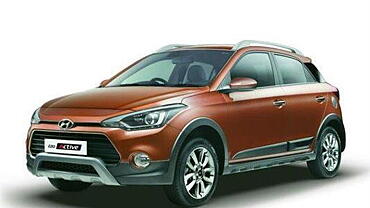 Discontinued Hyundai i20 Active 2015 Left Front Three Quarter