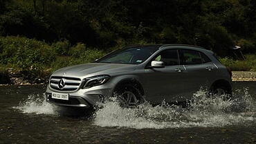 Discontinued Mercedes-Benz GLA 2014 Right Front Three Quarter