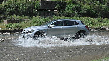 Discontinued Mercedes-Benz GLA 2014 Right Side