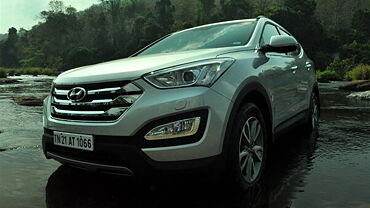 Discontinued Hyundai Santa Fe 2014 Front View