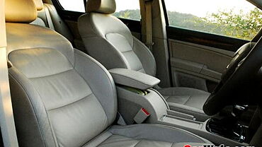 Discontinued Skoda Superb 2009 Front-Seats