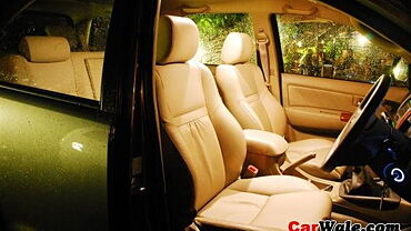 Toyota Fortuner [2009-2012] Driving
