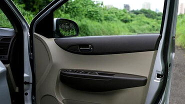Hyundai i20 [2008-2010] Door Handles