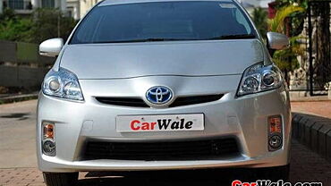 Discontinued Toyota Prius 2009 Front View