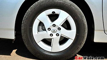 Discontinued Toyota Prius 2009 Wheels-Tyres