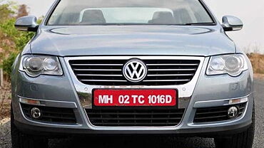Volkswagen Passat [2007-2014] Front View