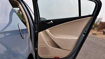 Volkswagen Passat [2007-2014] Door Handles