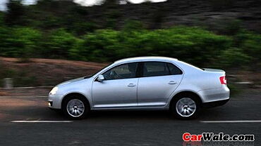 Discontinued Volkswagen Jetta 2008 Left Side View