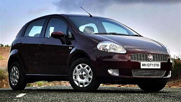 Fiat Punto [2011-2014] Left Front Three Quarter