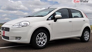 Fiat Punto [2011-2014] Left Front Three Quarter
