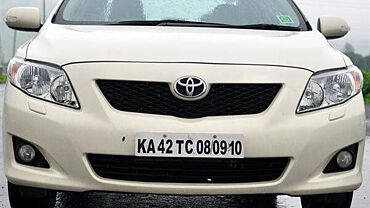 Discontinued Toyota Corolla Altis 2011 Front View