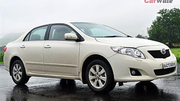 Toyota Corolla Altis [2011-2014] Left Front Three Quarter