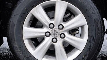Discontinued Toyota Corolla Altis 2011 Wheels-Tyres