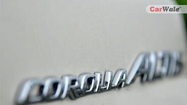 Discontinued Toyota Corolla Altis 2011 Exterior