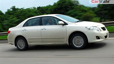Discontinued Toyota Corolla Altis 2011 Driving