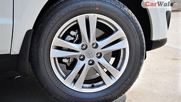 Discontinued Hyundai Santa Fe 2011 Wheels-Tyres
