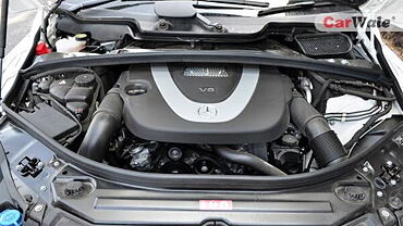 Mercedes-Benz R-Class Engine Bay