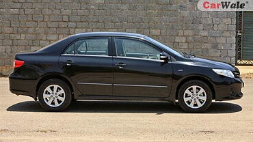 Discontinued Toyota Corolla Altis 2011 Left Side View