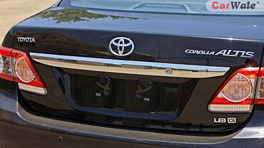 Discontinued Toyota Corolla Altis 2011 Exterior