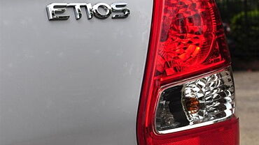 Toyota Etios [2010-2013] Tail Lamps