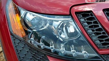 Discontinued Mahindra XUV500 2011 Headlamps