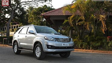Toyota Fortuner [2009-2012] Driving