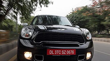 Discontinued MINI Cooper Countryman 2012 Front View
