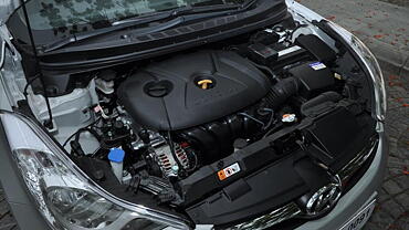 Discontinued Hyundai Elantra 2012 Engine Bay