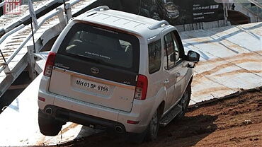 Discontinued Tata Safari Storme 2012 Left Rear Three Quarter